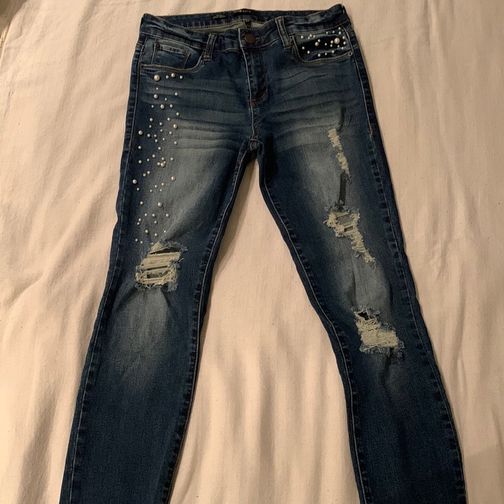 STS Blue - Piper Ankle Skinny Jeans with cool Pearl appliqué. Size 29